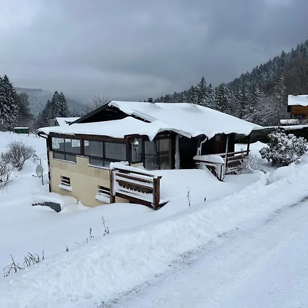 Les Biches Du Saut Des Cuves Horská chata *