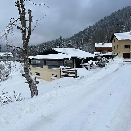 Les Biches Du Saut Des Cuves *